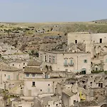 Sextantio Le Grotte Della Civita Hotel