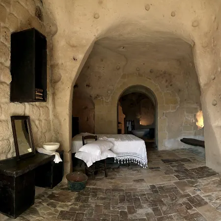 Sextantio Le Grotte Della Civita Hotel 4*