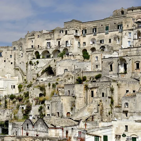 Sextantio Le Grotte Della Civita Hotel 4*