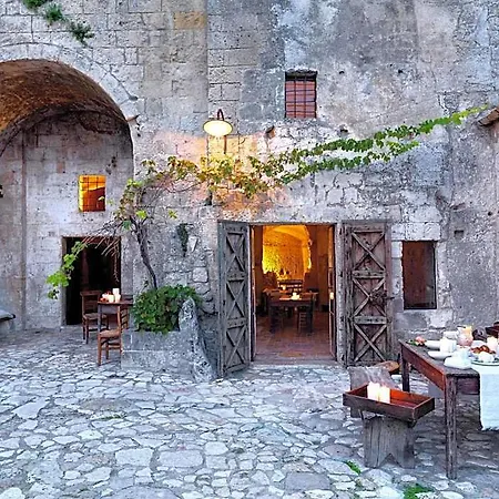 Sextantio Le Grotte Della Civita Hotel 4*