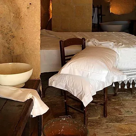 Sextantio Le Grotte Della Civita Hotel 4*