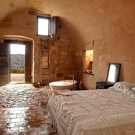 Sextantio Le Grotte Della Civita Hotel