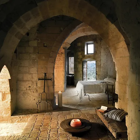 Sextantio Le Grotte Della Civita Hotel
